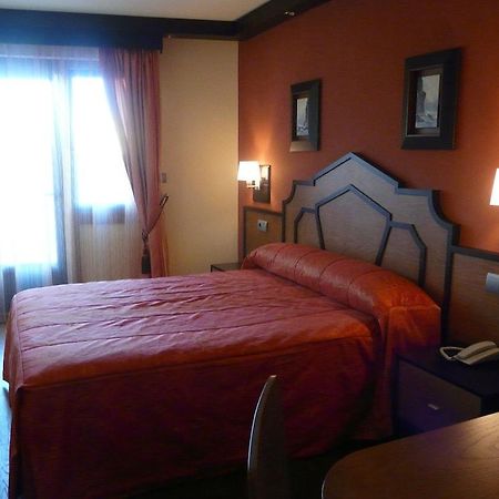 Hotel Tio Manolo De Noia Bagian luar foto